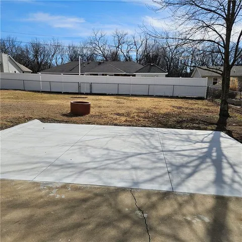 $269,900 | 803 Spruce Street, Frontenac, KS 66763