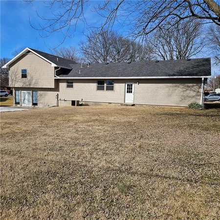 $264,900 | 803 Spruce Street, Frontenac, KS 66763