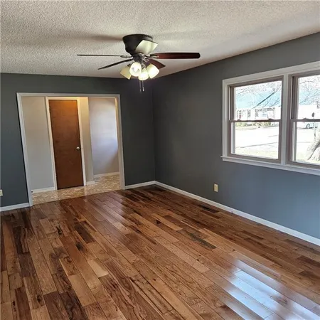 $264,900 | 803 Spruce Street, Frontenac, KS 66763