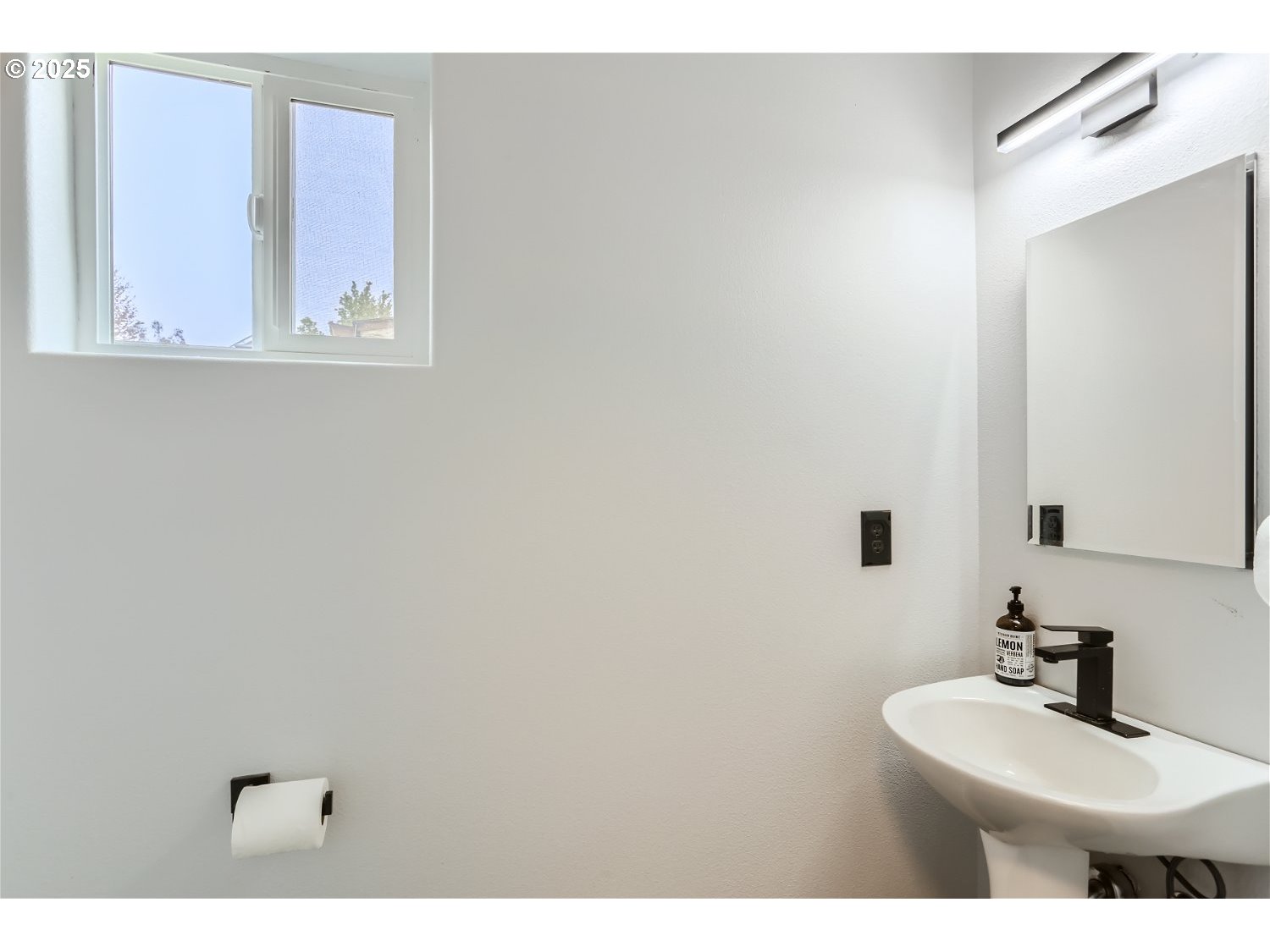 3163 Southwest 199th Terrace Beaverton, OR 97003 - Photo 19 of 34