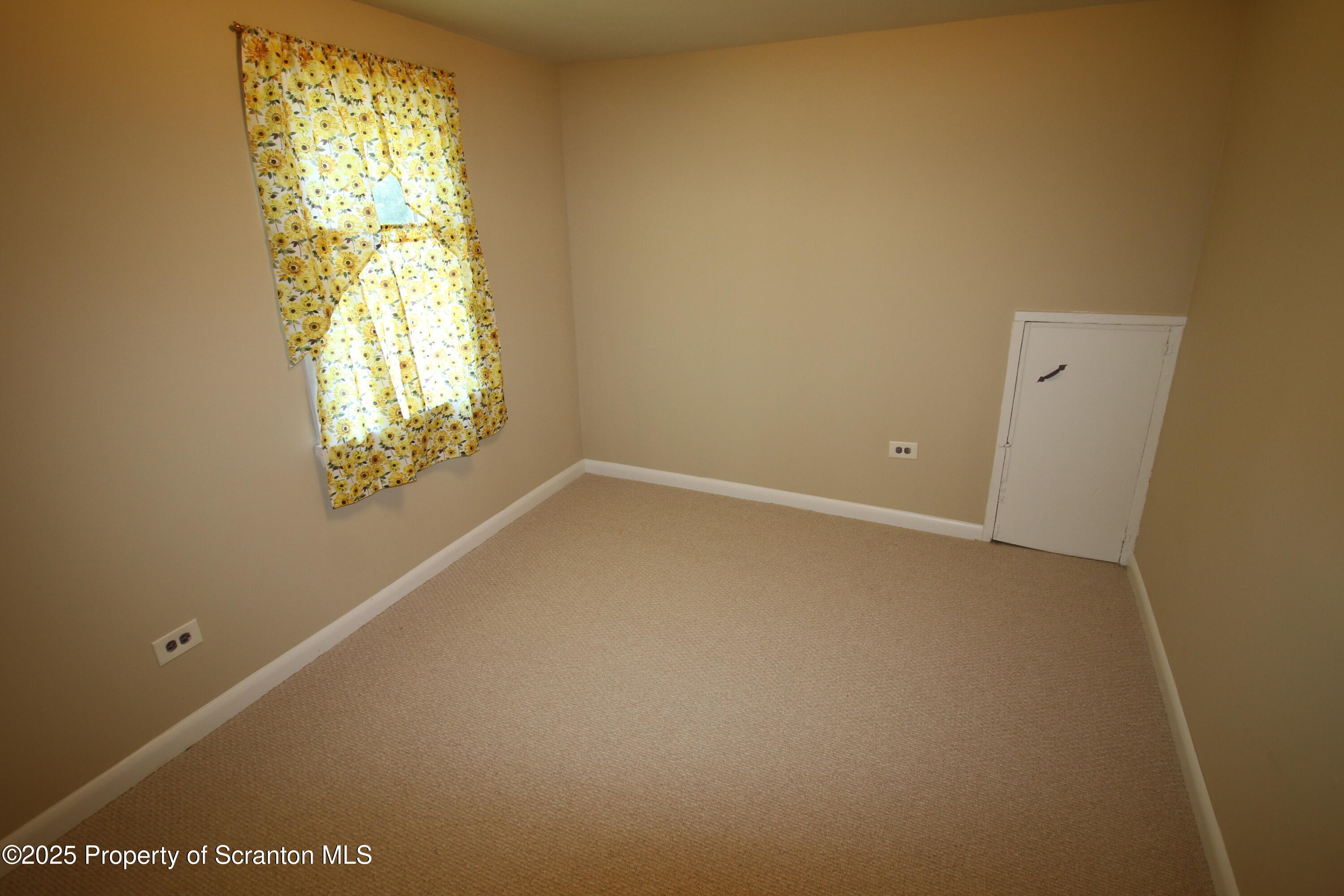 352 North Fillmore Avenue Scranton, PA 18504 - Photo 14 of 16 a view of an empty room with a window