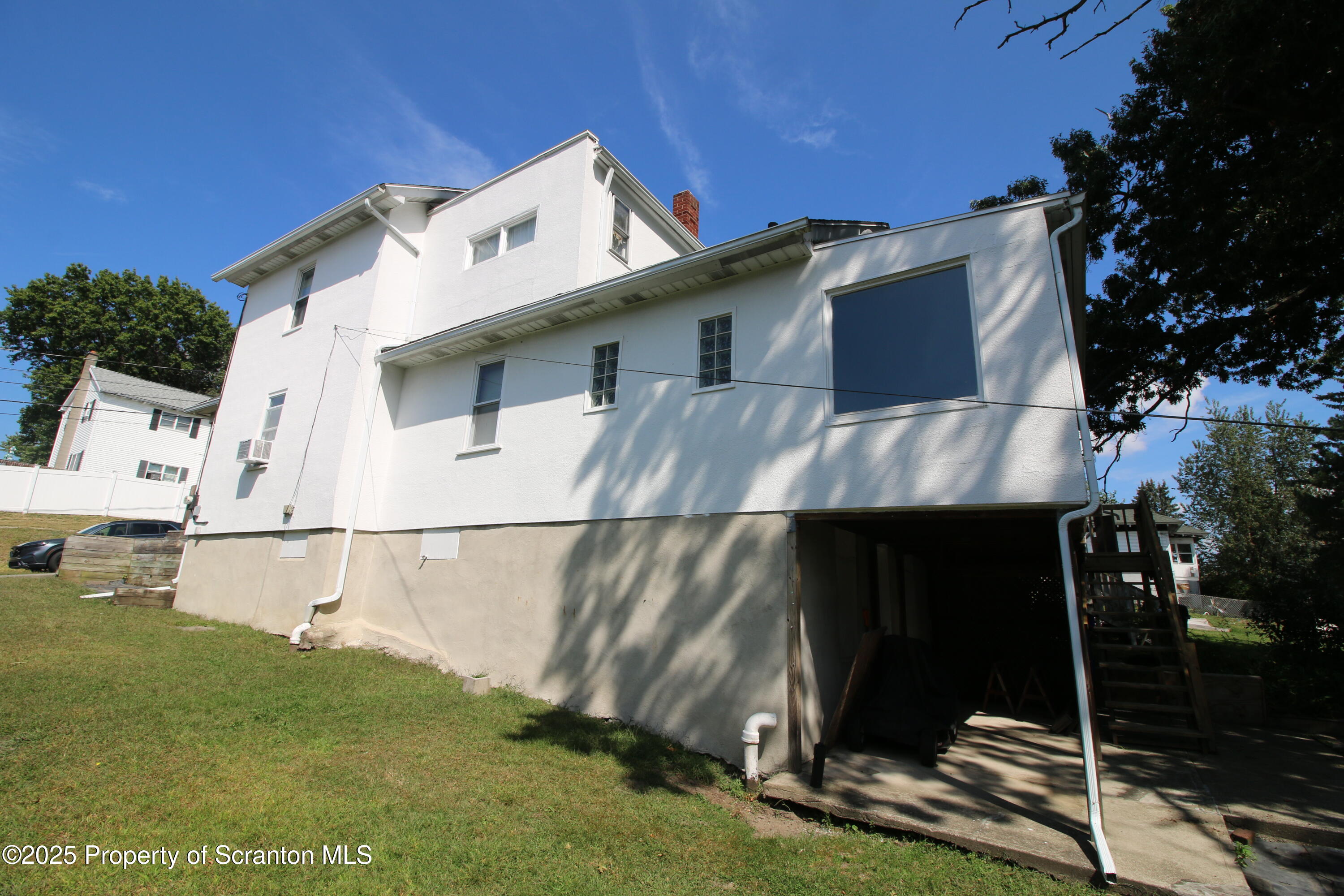 352 North Fillmore Avenue Scranton, PA 18504 - Photo 4 of 16 a view of house with yard