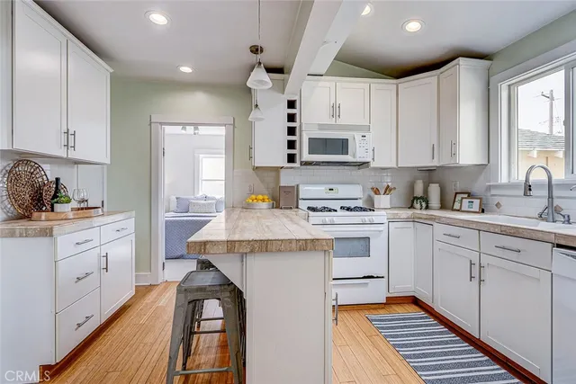 $1,325,000 | 221 South Guadalupe Avenue, Redondo Beach, CA 90277