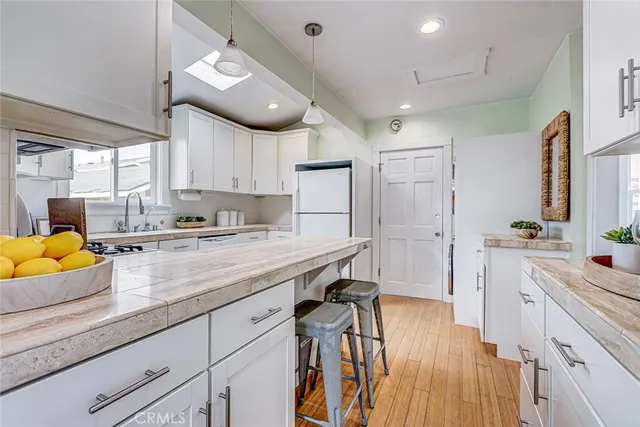 $1,325,000 | 221 South Guadalupe Avenue, Redondo Beach, CA 90277