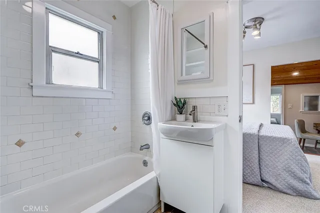 $1,325,000 | 221 South Guadalupe Avenue, Redondo Beach, CA 90277