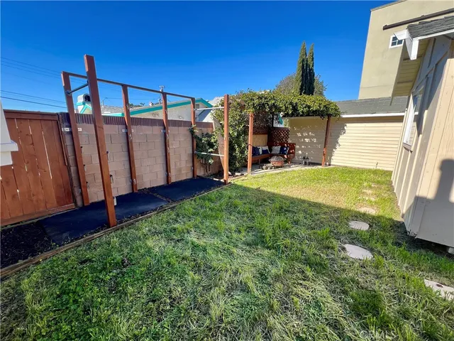 $1,325,000 | 221 South Guadalupe Avenue, Redondo Beach, CA 90277