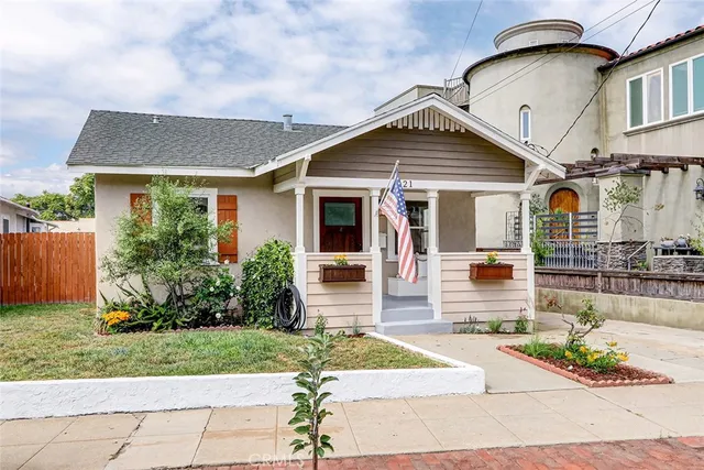 $1,325,000 | 221 South Guadalupe Avenue, Redondo Beach, CA 90277