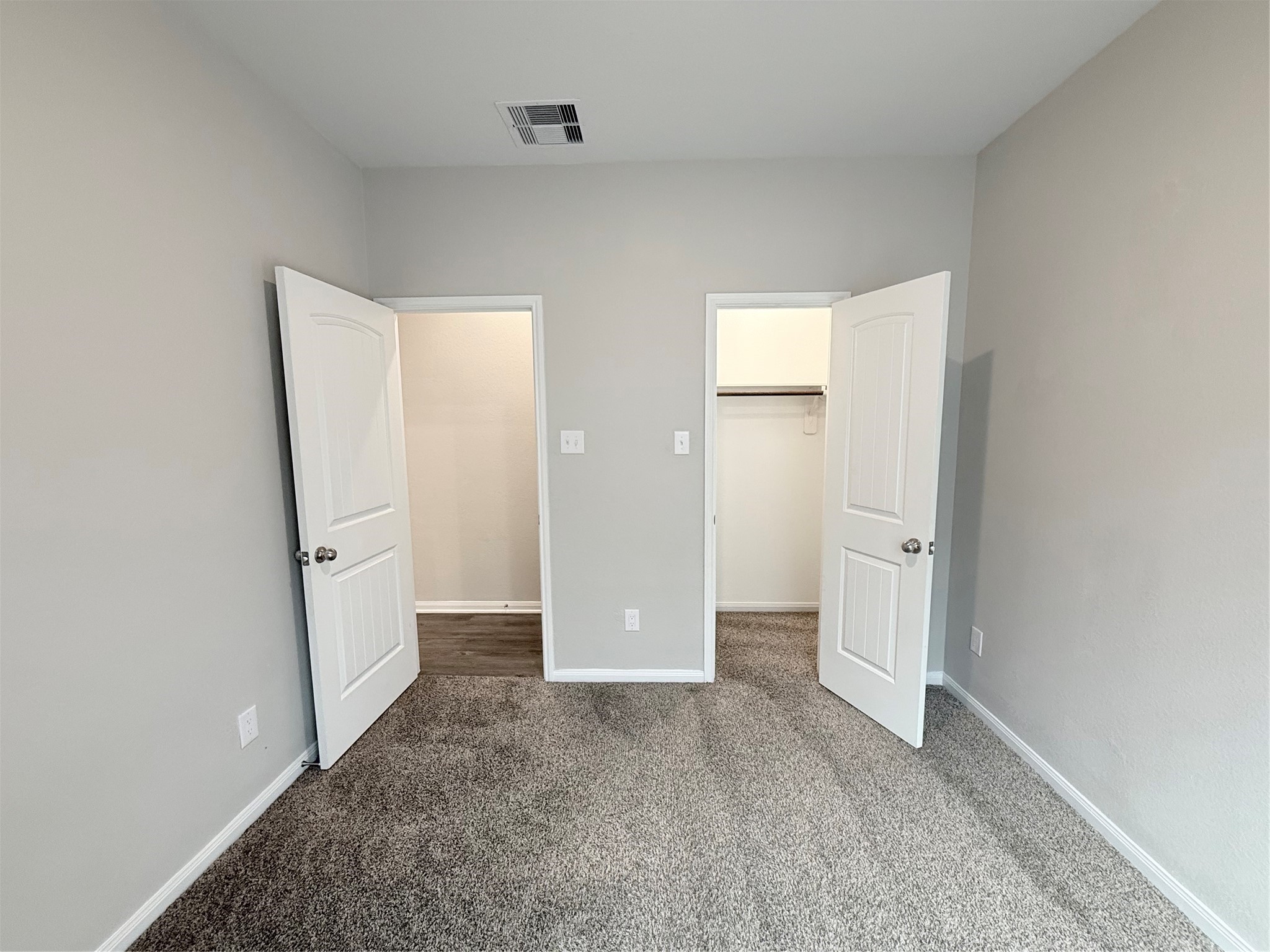 14501 Sugar Pines Drive Conroe, TX 77302 - Photo 40 of 46 an empty room with closet and mirror