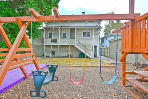 a view of a house with backyard