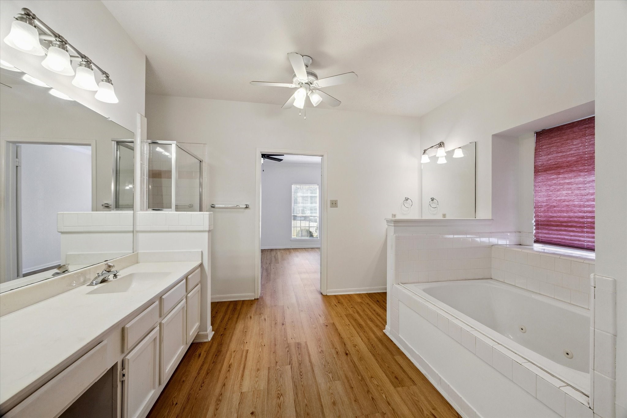 6523 Inverness Way Pasadena, TX 77505 - Photo 8 of 15 a bathroom with a bathtub a sink and a mirror