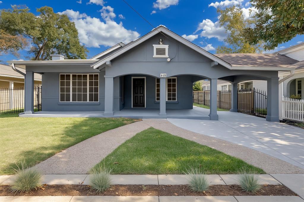 644 North Tyler Street Dallas, TX 75208 - Photo 2 of 33 a front view of a house with garden