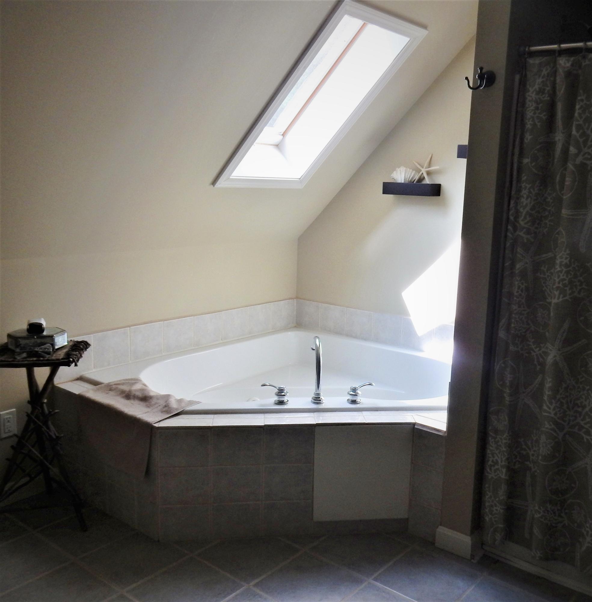 20 Wakefield Road Kennebunk, ME 04043 - Photo 16 of 21 Master Bath with Spa tub and seperate sh