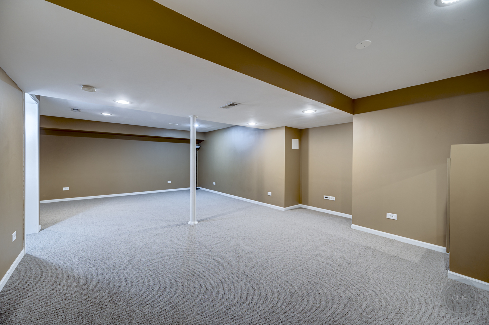 2135 Skylane Drive Naperville, IL 60564 - Photo 34 of 44 a view of an empty room