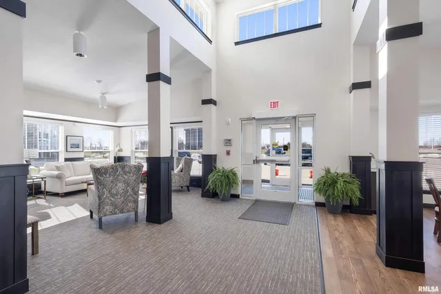 $179,000 | 2592 Middle Road, Unit 103, Bettendorf, IA 52722