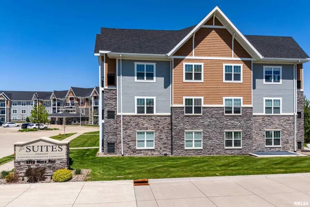 $179,000 | 2592 Middle Road, Unit 103, Bettendorf, IA 52722