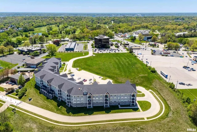 $179,000 | 2592 Middle Road, Unit 103, Bettendorf, IA 52722