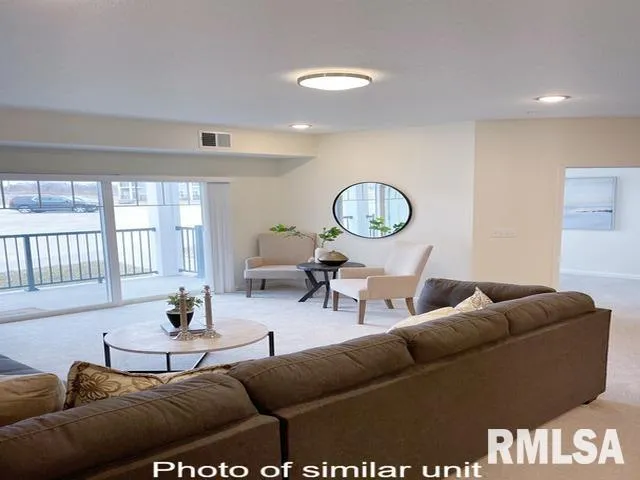 $179,000 | 2592 Middle Road, Unit 103, Bettendorf, IA 52722