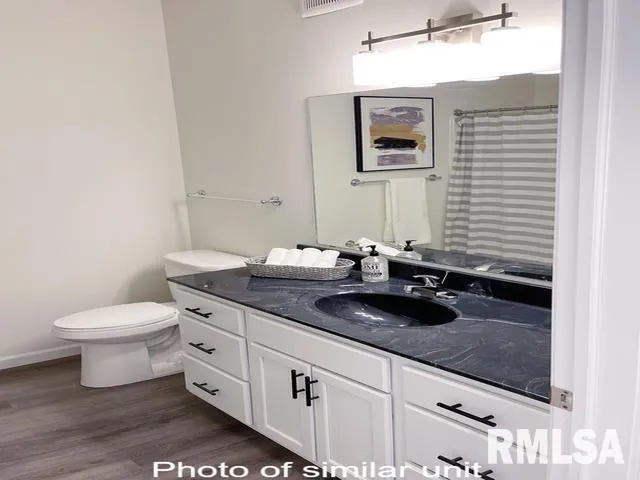 $179,000 | 2592 Middle Road, Unit 103, Bettendorf, IA 52722