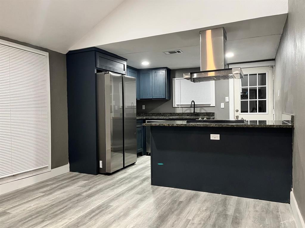 3914 Spring Avenue Dallas, TX 75210 - Photo 2 of 14 Breakfast bar area