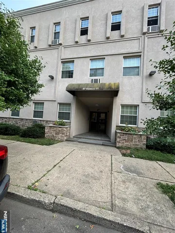 $1,800 | 61 Kansas Street, Unit 2D, Hackensack, NJ 07601