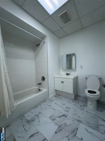 $1,800 | 61 Kansas Street, Unit 2D, Hackensack, NJ 07601