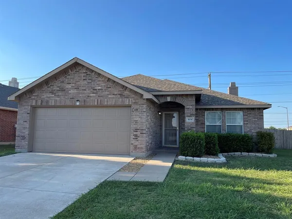 $2,300 | 804 White Fields Way, Arlington, TX 76002