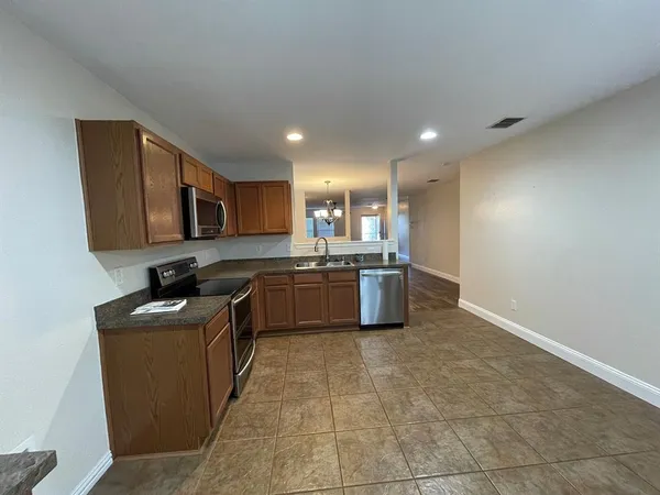 $2,300 | 804 White Fields Way, Arlington, TX 76002