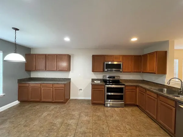 $2,300 | 804 White Fields Way, Arlington, TX 76002