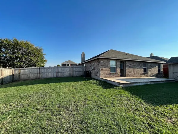 $2,300 | 804 White Fields Way, Arlington, TX 76002
