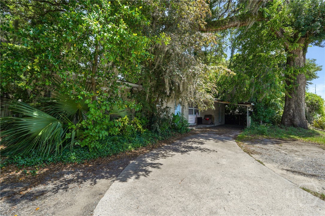 410 East Montgomery Cross Road Savannah, GA 31406 - Photo 4 of 31