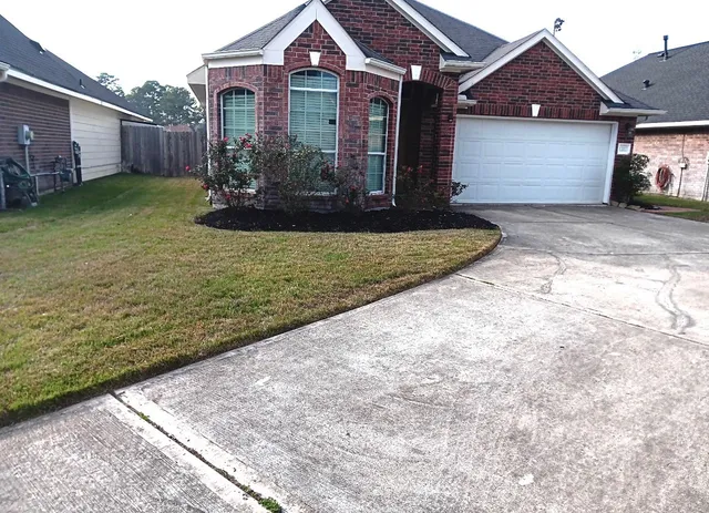 $2,000 | 12027 Grace Hall Drive, Houston, TX 77065