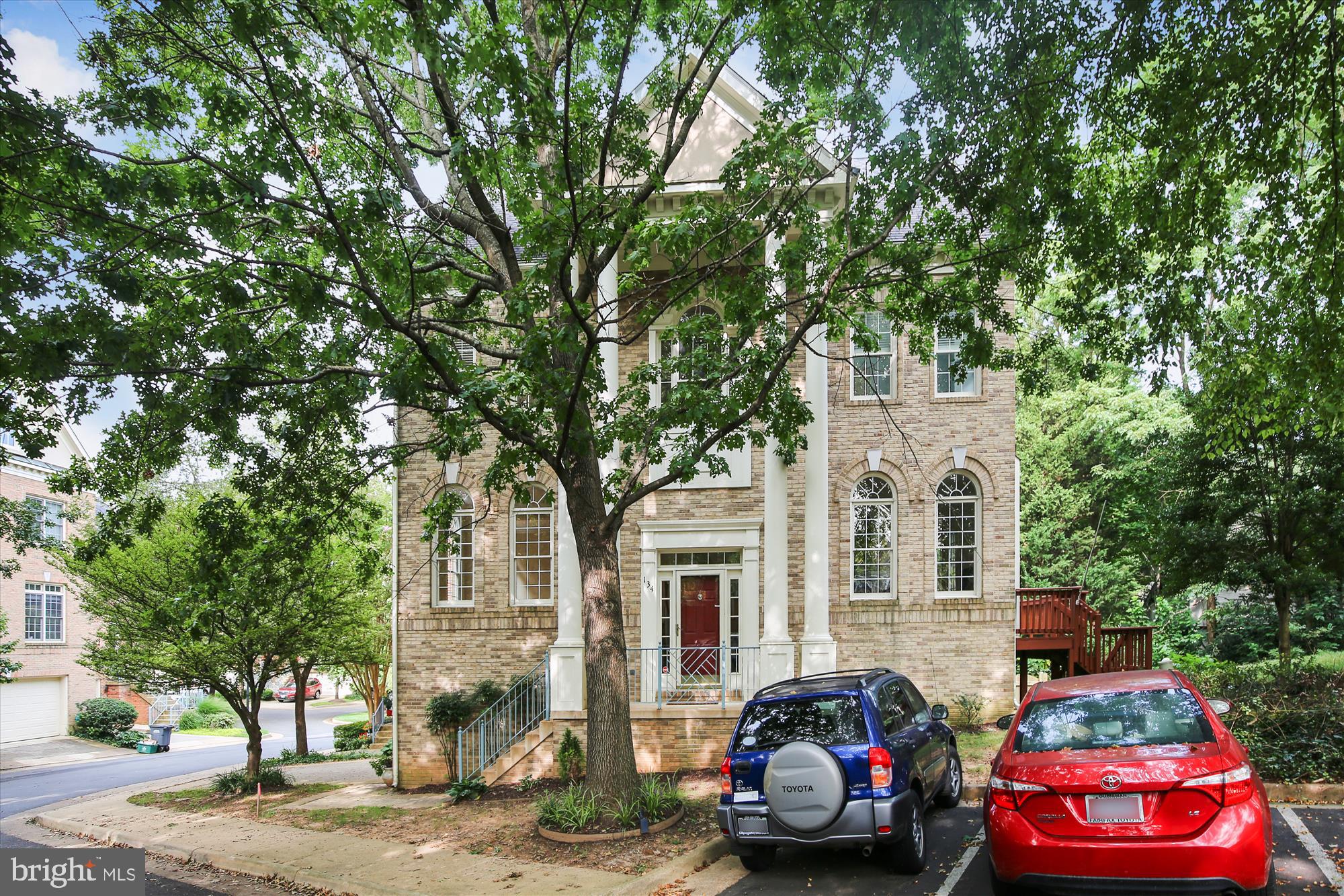 134 Rees Place Falls Church, VA 22046 - Photo 4 of 117