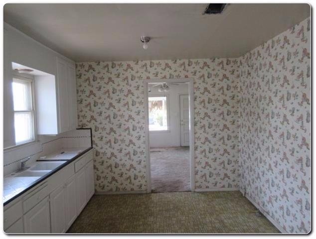 526 East Duff Avenue Reedley, CA 93654 - Photo 3 of 10