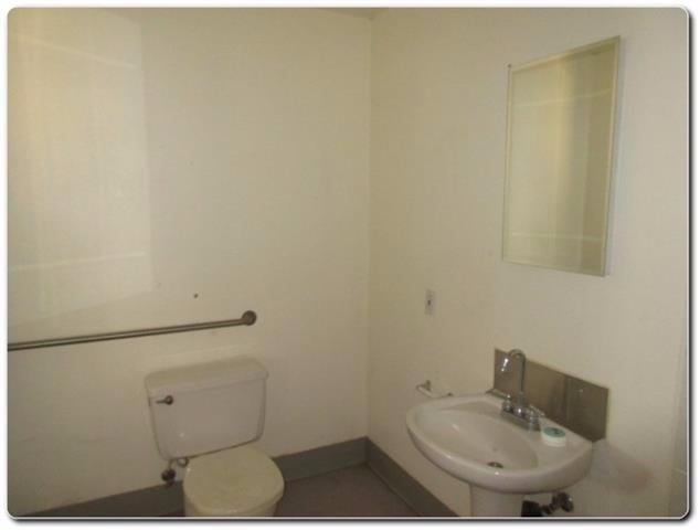 526 East Duff Avenue Reedley, CA 93654 - Photo 7 of 10