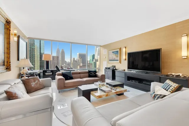 $3,200,000 | 641 5th Avenue, Unit 30F | Midtown East