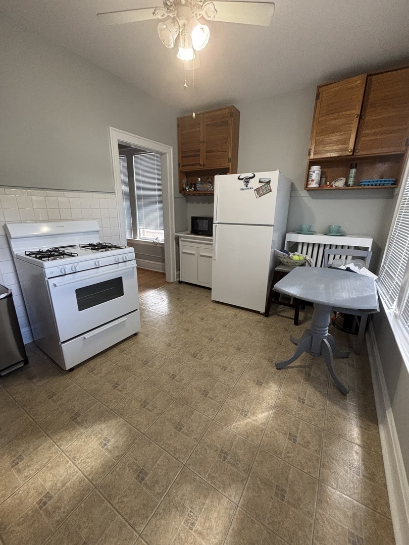 500 Spring Road, Unit 1 Elmhurst, IL 60126 - Photo 3 of 6 a storage room with washer and dryer