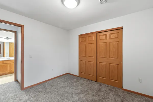 $275,000 | 622 Shepherds Drive, Unit 6, West Bend, WI 53090