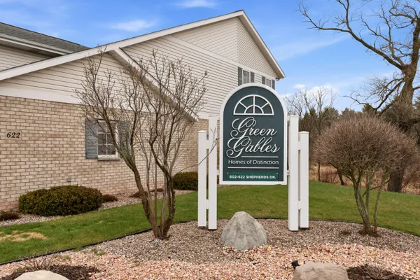 $275,000 | 622 Shepherds Drive, Unit 6, West Bend, WI 53090