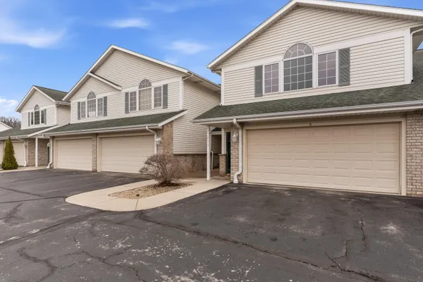$275,000 | 622 Shepherds Drive, Unit 6, West Bend, WI 53090