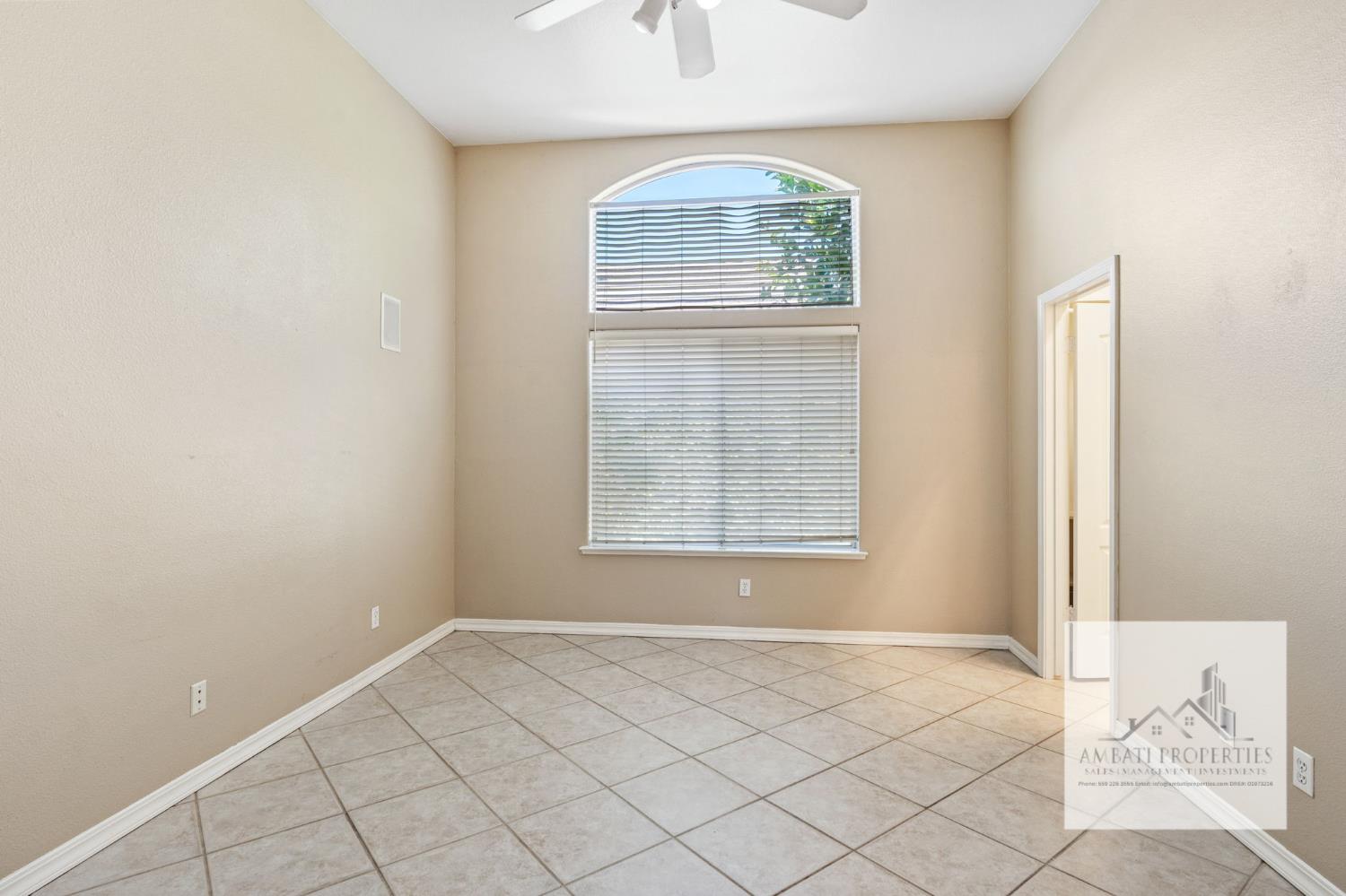 7577 North Trellis Circle Fresno, CA 93720 - Photo 7 of 11 a view of an empty room and window