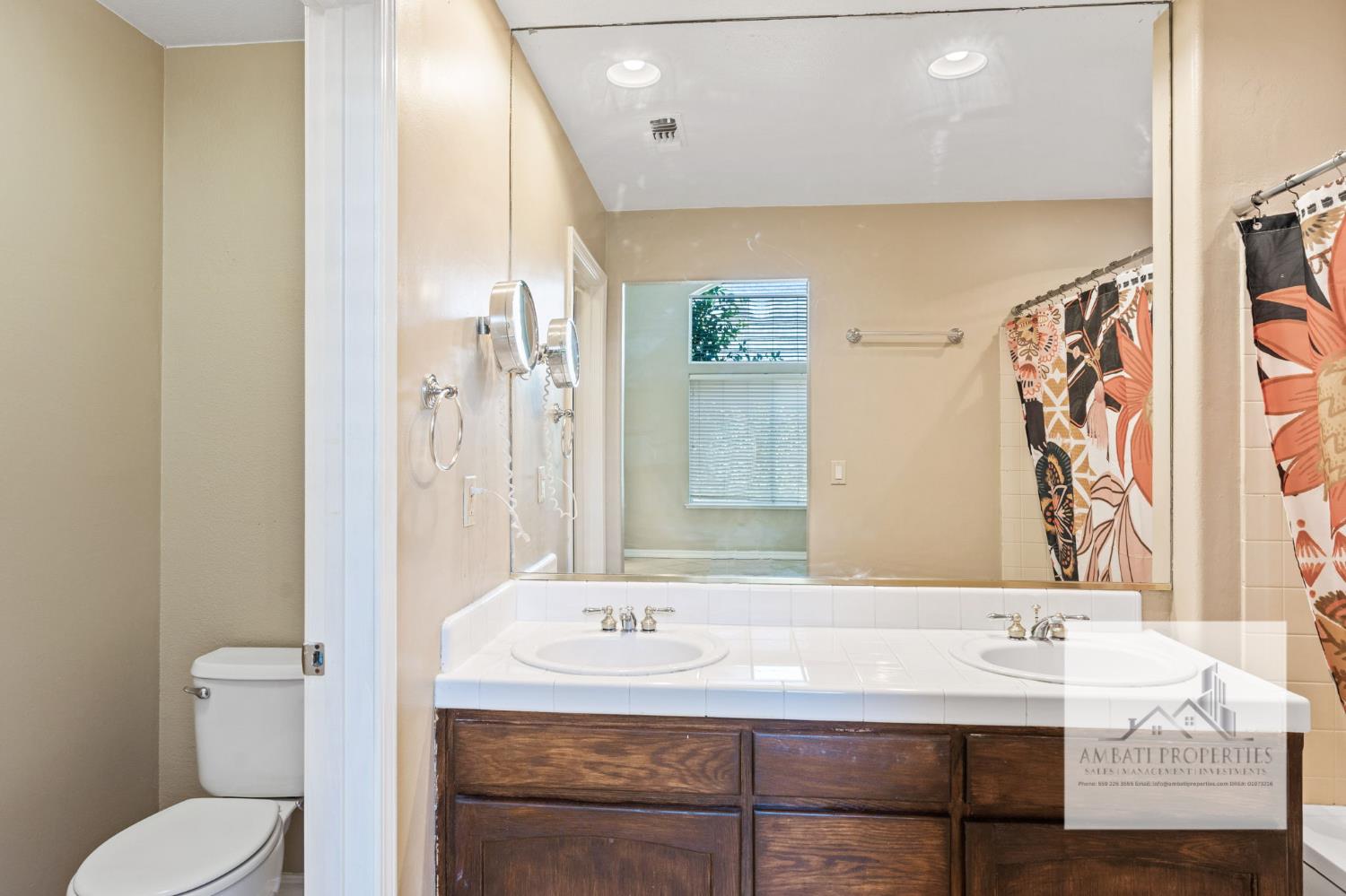 7577 North Trellis Circle Fresno, CA 93720 - Photo 8 of 11 a bathroom with a sink and a mirror