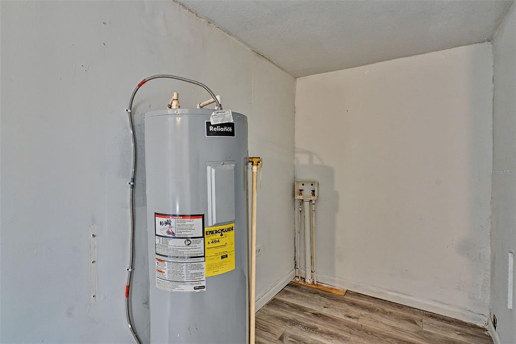 300 South Us Highway Bell, FL 32619 - Photo 12 of 47 a view of water heater room