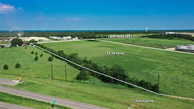 a view of a tennis court