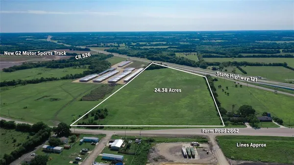 a view of a tennis court