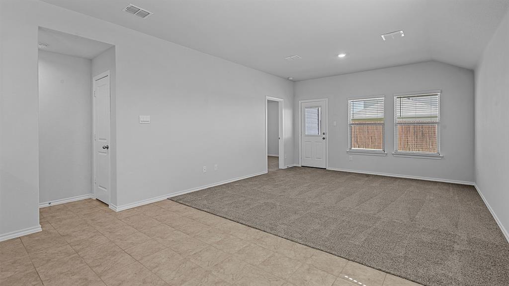 180 Mojave Road Boyd, TX 76023 - Photo 7 of 38 an empty room with windows and closet