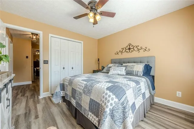 a view of a livingroom with furniture and windows