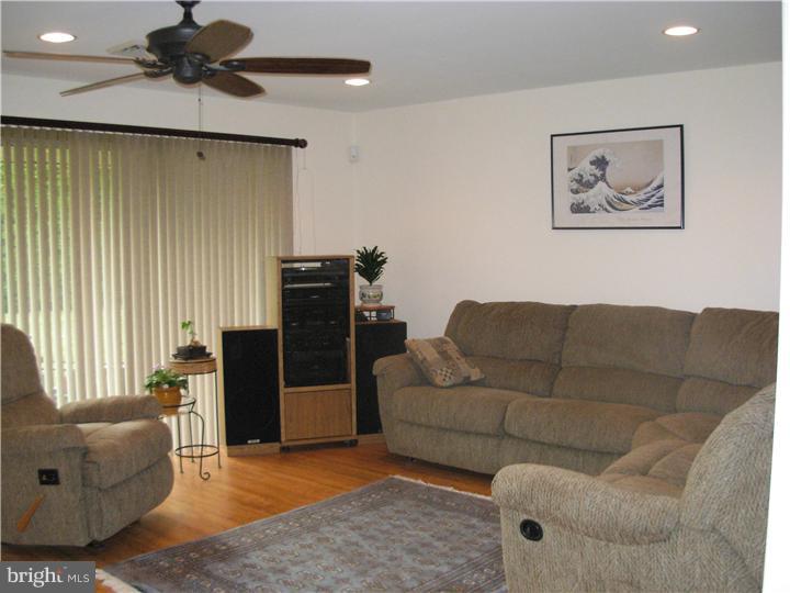48 Fallenrock Road Levittown, PA 19056 - Photo 4 of 19 Living Room