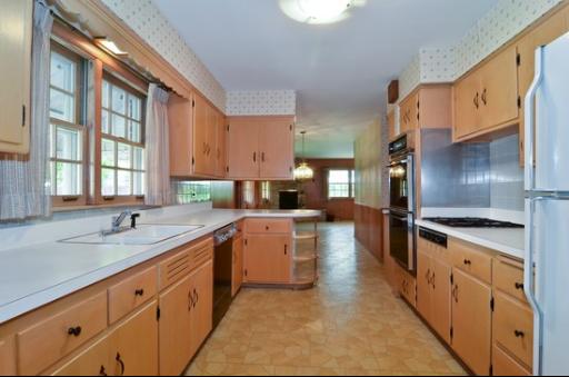 2421 Covert Road Glenview, IL 60025 - Photo 4 of 16