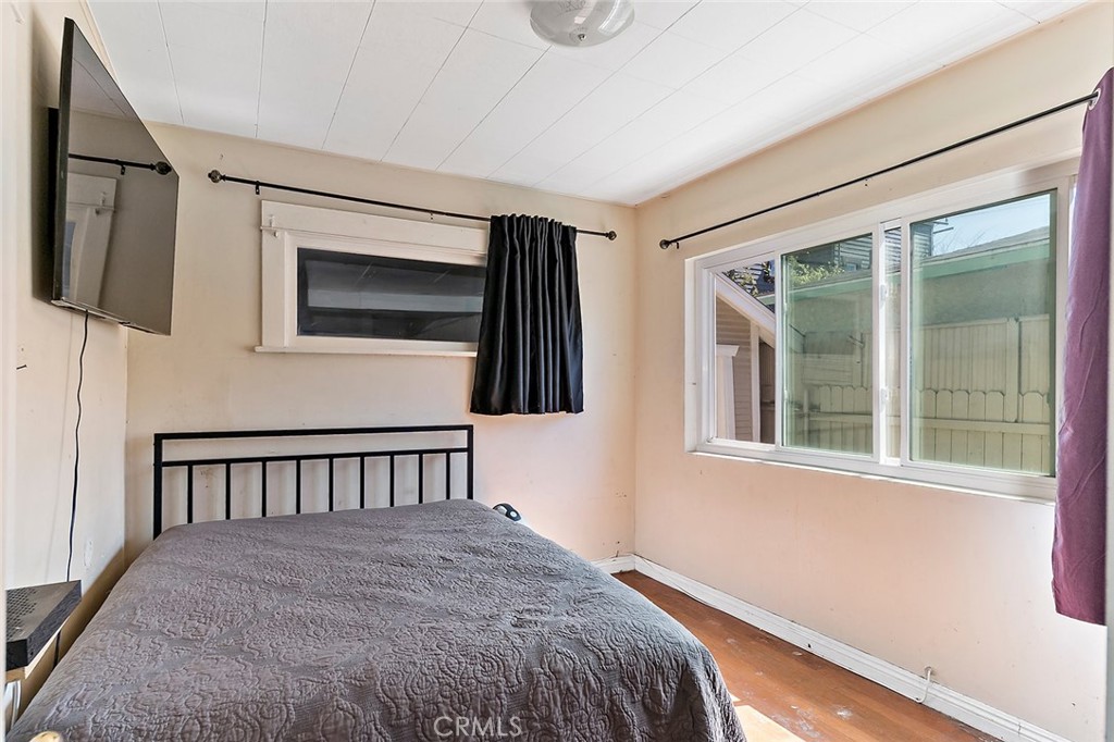 1016 Vina Avenue Long Beach, CA 90813 - Photo 17 of 22 a bedroom with a bed and a window