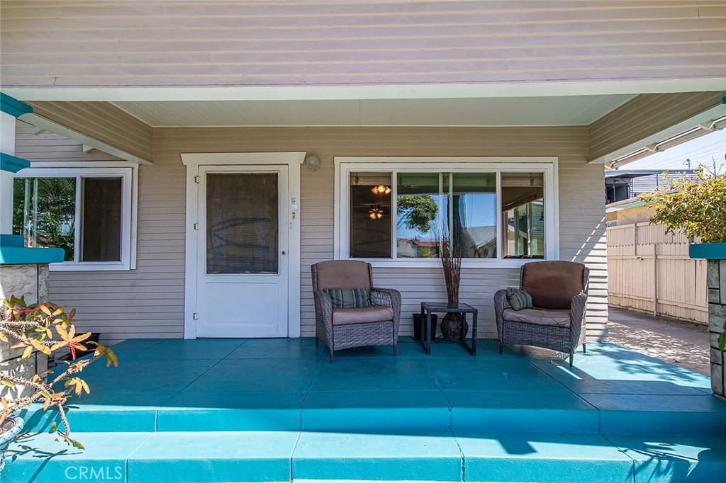 1016 Vina Avenue Long Beach, CA 90813 - Photo 3 of 22 a house view with a seating space